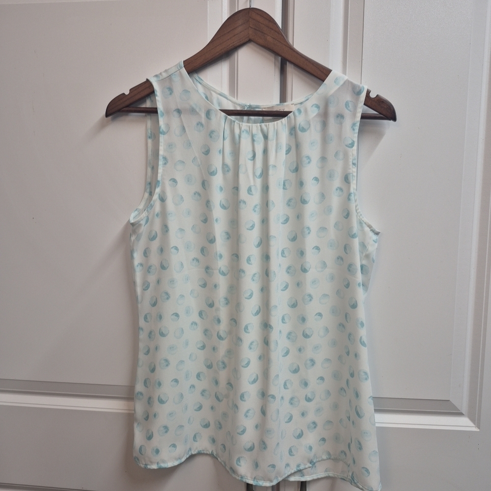 LOFT Sleeveless Blouse Round Neckline w/Pleated Detail Blue Polka Dot Pattern, S